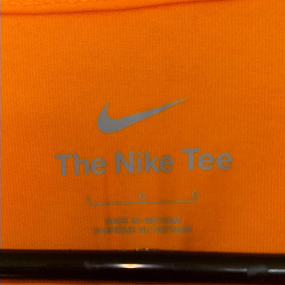 Nike Yellow Short Sleeve Tee with Graphic Design - Picture 3 of 4